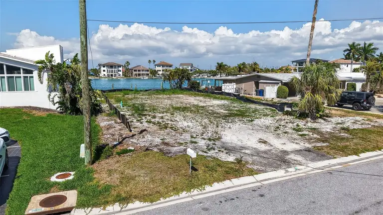27 DOLPHIN DR — photo 4