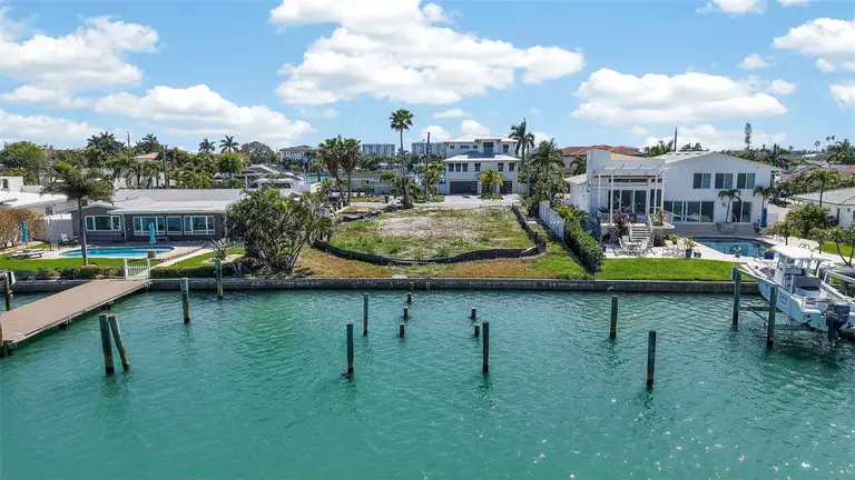 27 DOLPHIN DR — photo 3