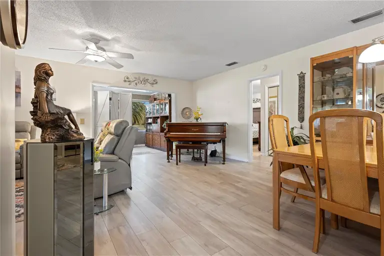 428 GLENEAGLES CT — photo 5