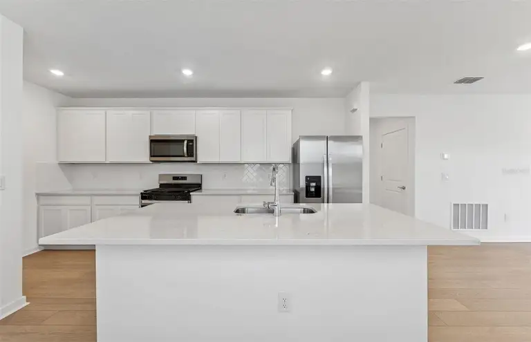 6287 BROAD FIELD AVE — photo 3