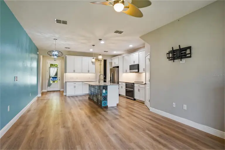 1008 MANGO CT — photo 5
