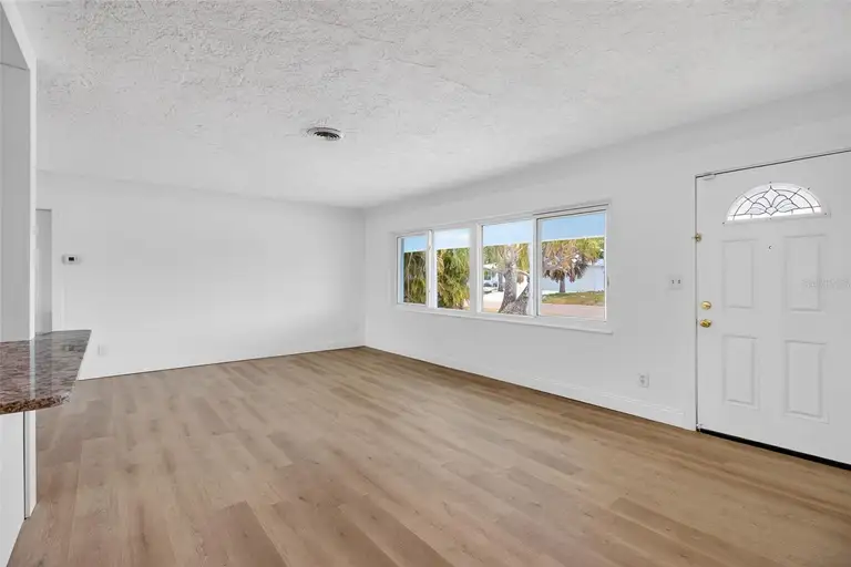 7919 CAUSEWAY BLVD S — photo 4