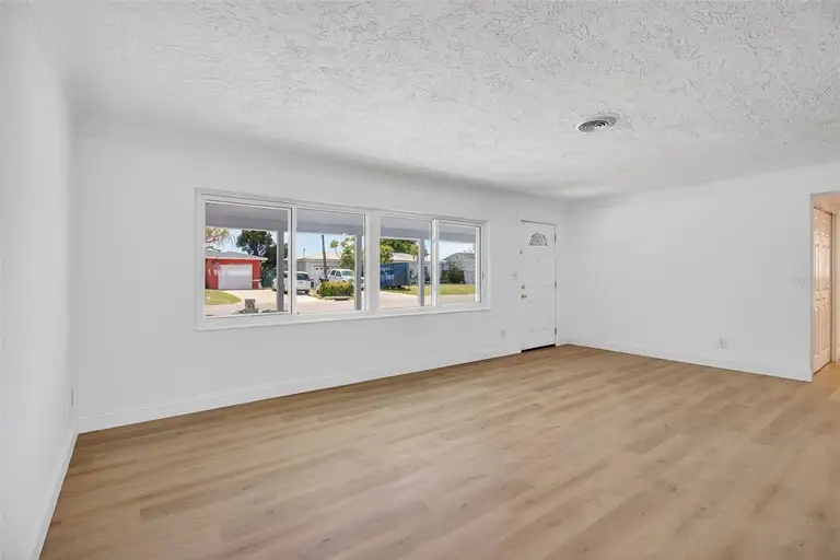 7919 CAUSEWAY BLVD S — photo 5