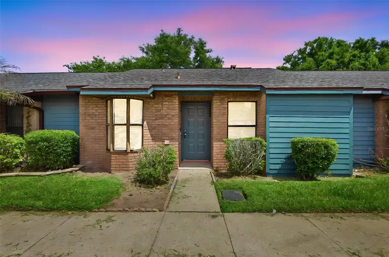 2422 KING OAK CT