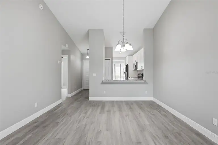 2422 KING OAK CT — photo 3