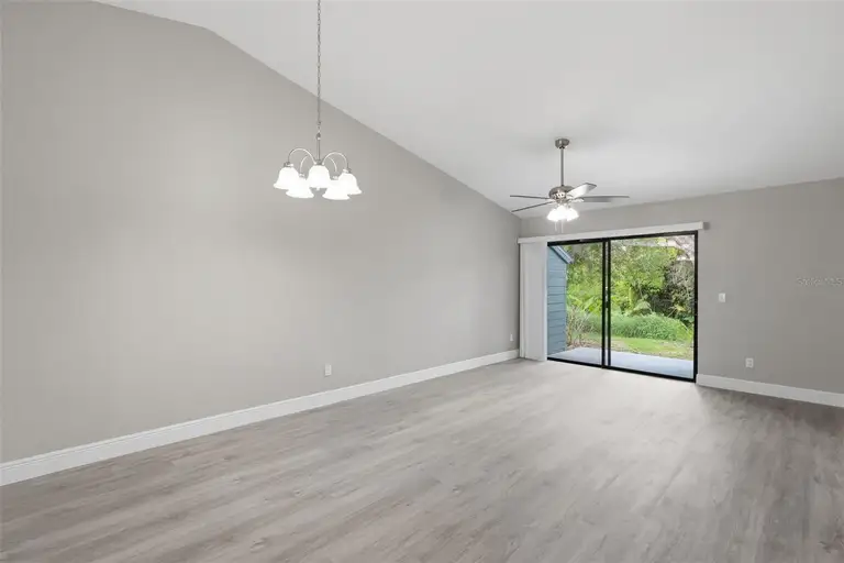 2422 KING OAK CT — photo 4