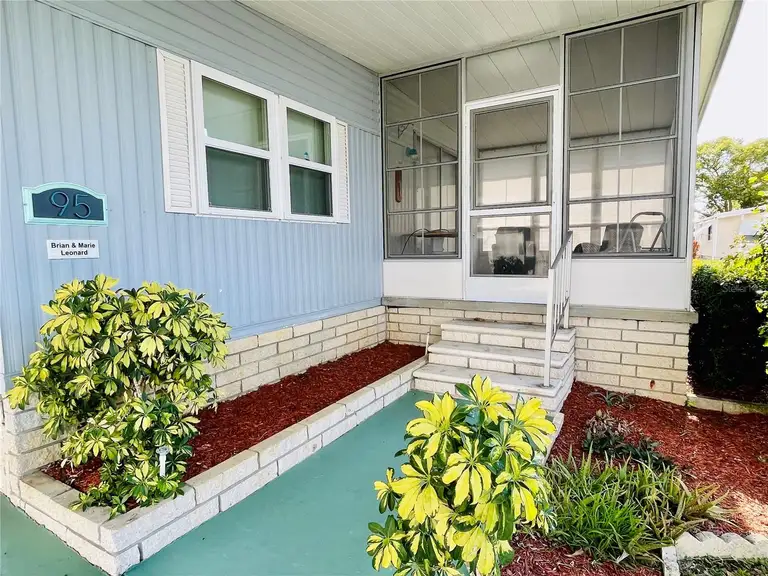 95 RED OAK DR — photo 2