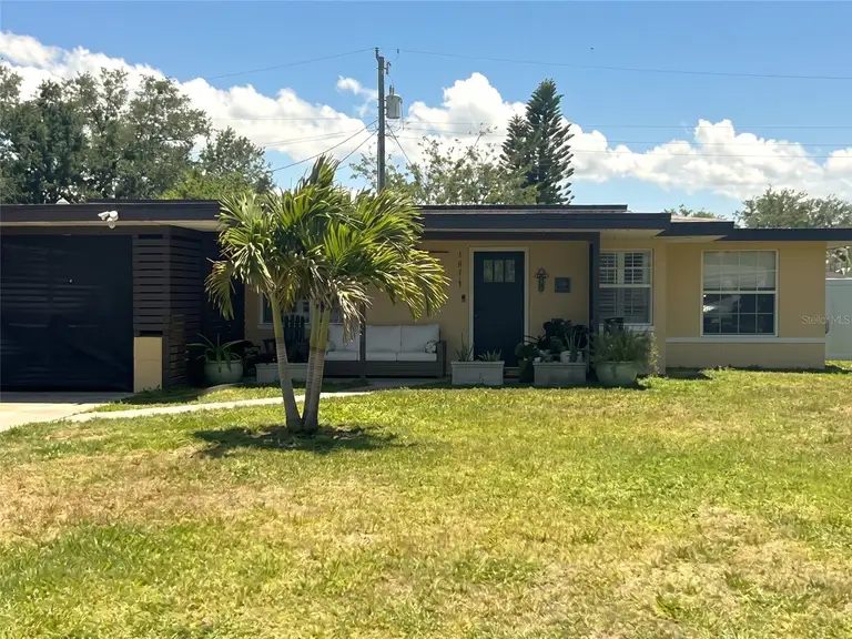 2475 TRADE WINDS DR