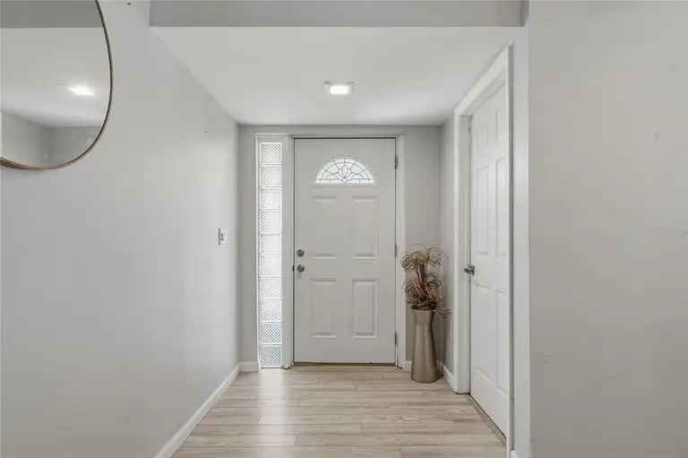 1634 DALE CIR N — photo 3
