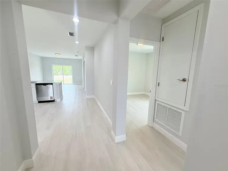 11225 PENDLETON AVE — photo 2