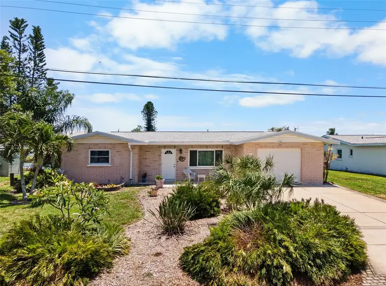 524 S NEPONSIT DR — photo 2