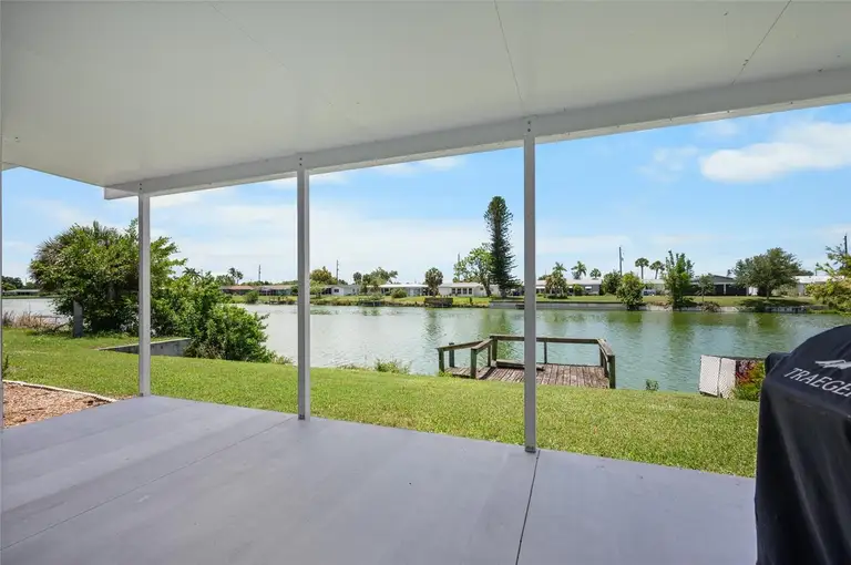 524 S NEPONSIT DR — photo 4
