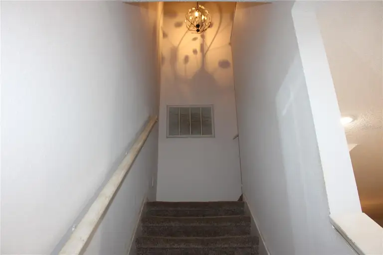 202 HEMINGWAY DR — photo 4