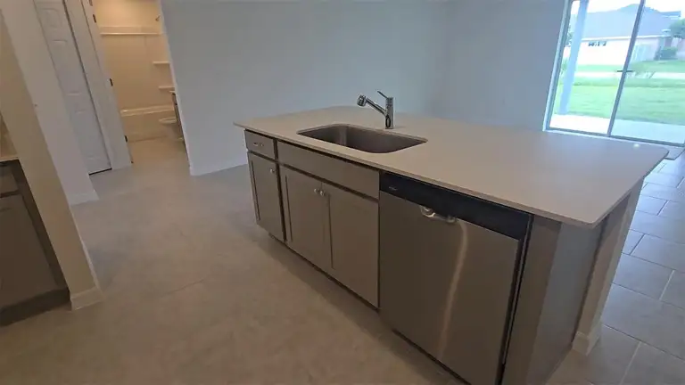 541 LAKEVIEW CT — photo 4