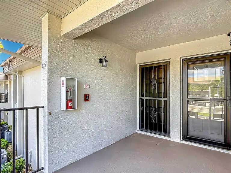 5925 TRAILWINDS DR #925 — photo 3
