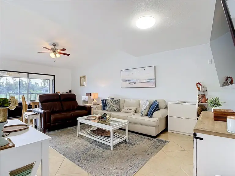5925 TRAILWINDS DR #925 — photo 5